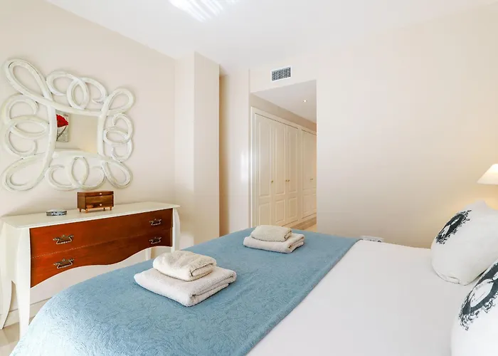 San Pedro Beachside Apartment *